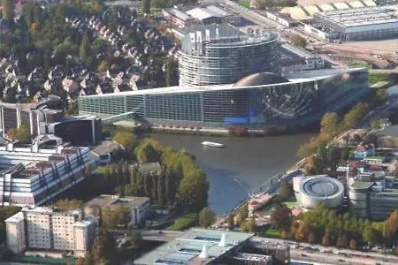 Vue Parlement Europeen - Grande Terrasse Au Calme - Tram A 2 Min - Parking Διαμέρισμα
