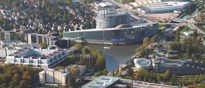 Vue Parlement Europeen - Grande Terrasse Au Calme - Tram A 2 Min - Parking Apartment